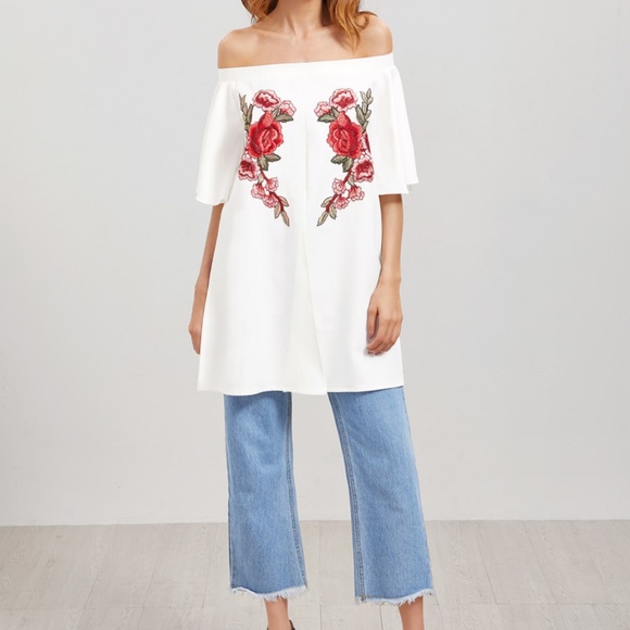 Off Shoulder Embroidered Applique Split Front Top - Picture 4 of 5